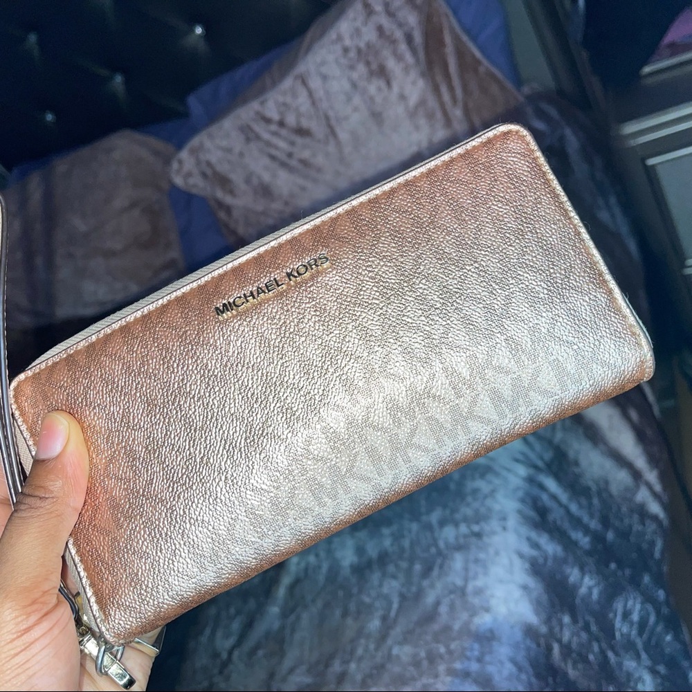 Michael Kors Logo wristlet wallet